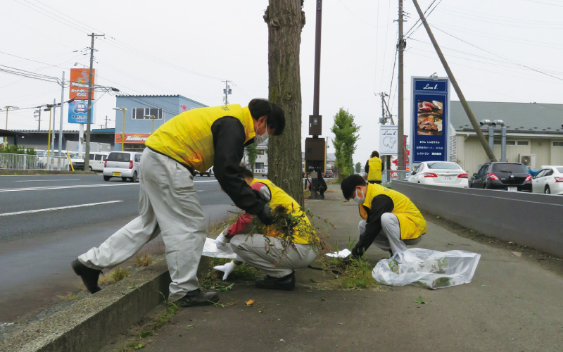 地域貢献の活動写真：地域清掃活動